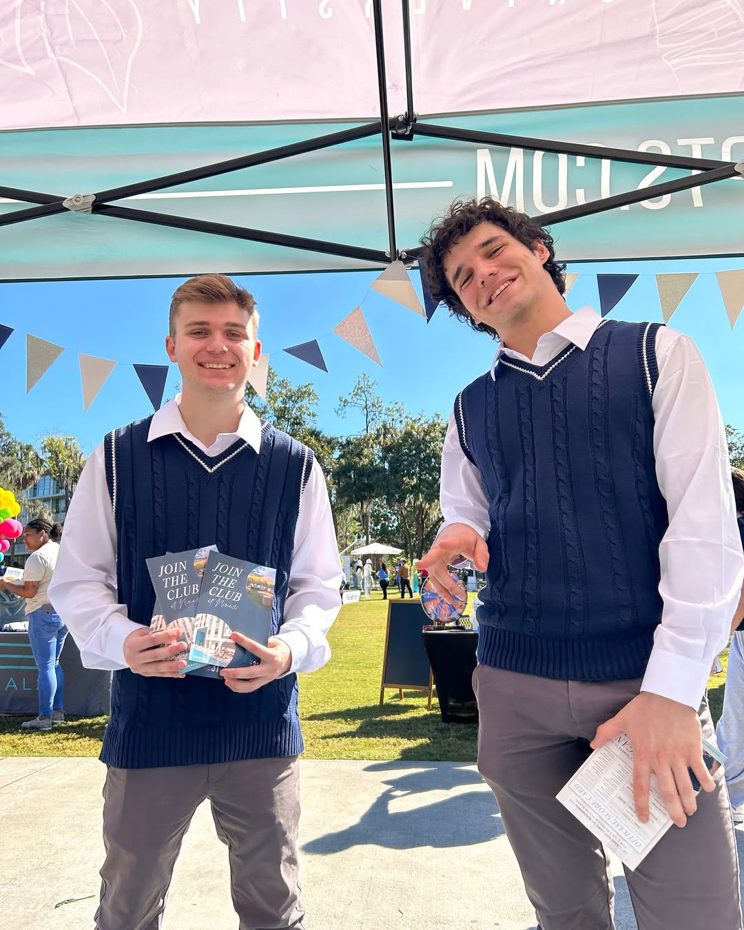 Thank you to everyone who stopped by our Country Club at the Fall UF Housing Fair \u26f3\ufe0f\ud83e\udd42\n\nMembership's are still available but moving fast! \ud83c\udf9f\ufe0f \ud83d\udc40\n\nThe NEXT 10 people to sign can use our exclusive members promo code to sign their lease FOR FREE (no fees!) \ud83d\udcb8\n\nCome join the Club while we've got spaces left! \ud83c\udfcc\ufe0f\u200d\u2642\ufe0f\ud83d\udc90\n\n